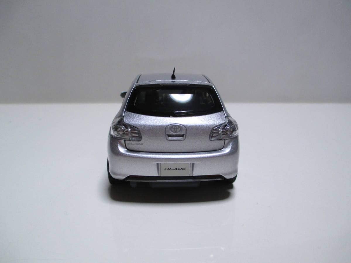 1/30 トヨタ ブレイド(シルバーメタリック) カラーサンプル 1⁄30